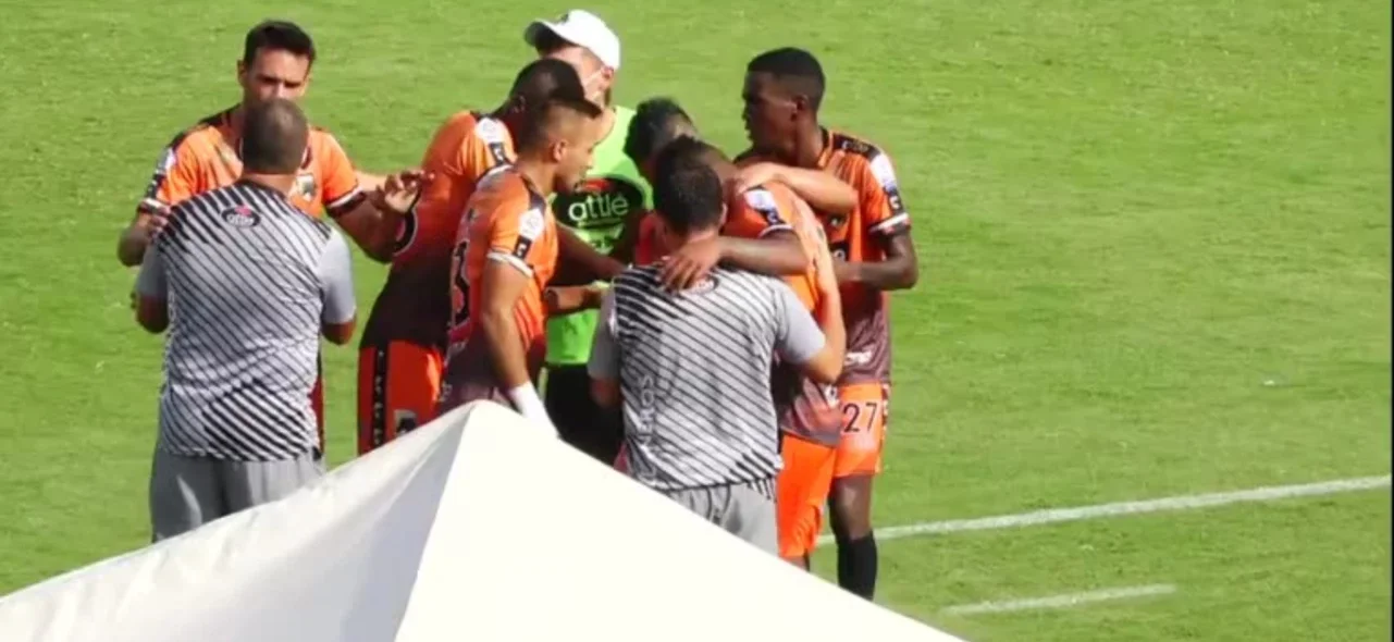 Llaneros celebra el triunfo sobre Fortaleza