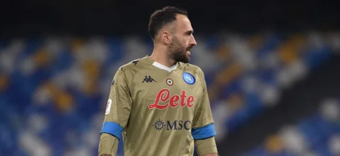 Ospina sufrió la derrota con Nápoli / AFP