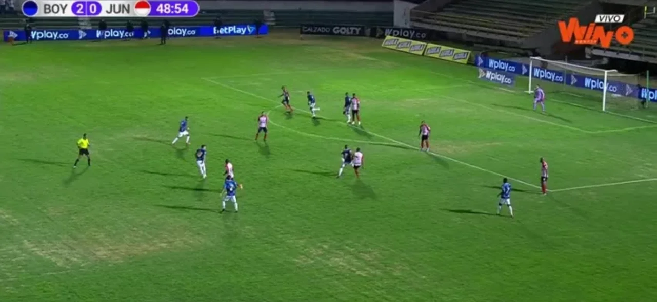 Támara estrelló otro balón en el palo para Chicó