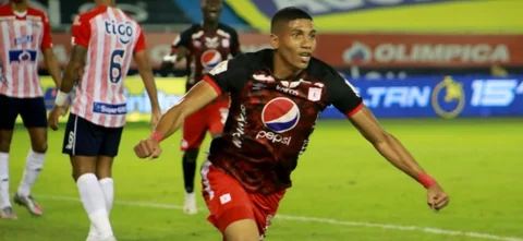 Luis Sánchez, volante de América | Foto: VizzorImage / Jairo Cassiani