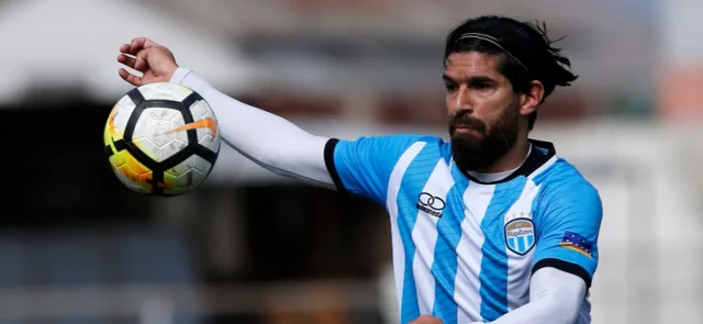 Sebastián Abreu cuando vistió la camiseta de Magallanes de Chile / Foto AFP