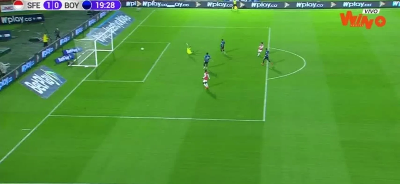 Momento exacto de la jugada de gol de Sherman Cárdenas