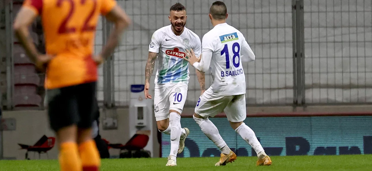 Rizespor celebra el triunfo ante Galatasaray / Foto AFP