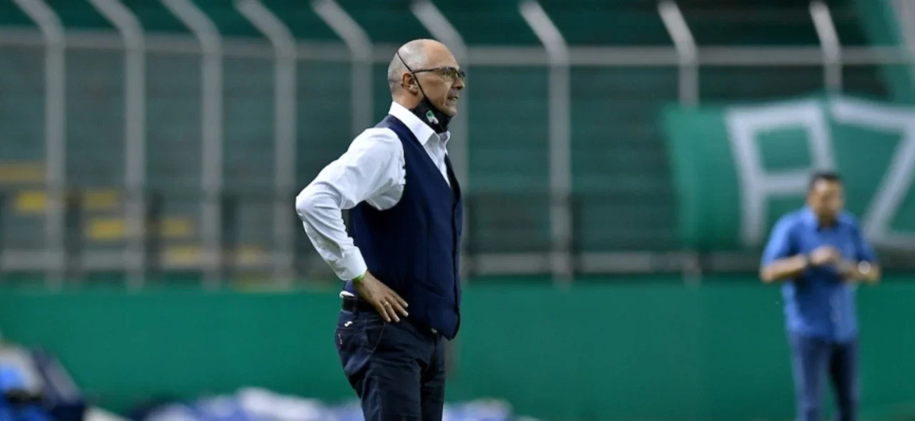 Alfredo Arias, técnico de Cali. / Foto: VizzorImage - Nelson Ríos