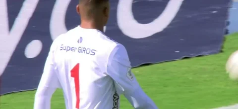 Joel Graterol atajó el lanzamiento de Cristian Arango.