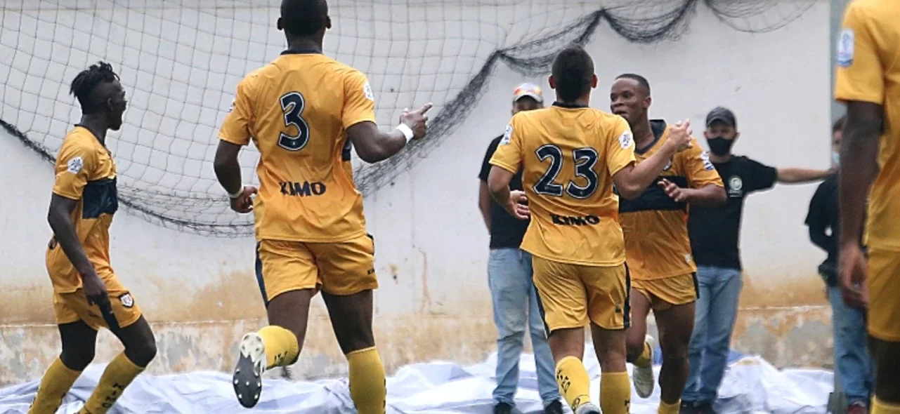 Boca Juniors celebra la victoria sobre Real San Andrés / Foto VizzorImage