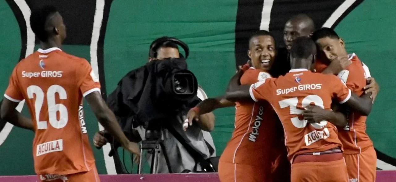 Cali recibió a América en la jornada 12 de la Liga BetPlay Dimayor / VizzorImage / Gabriel Aponte