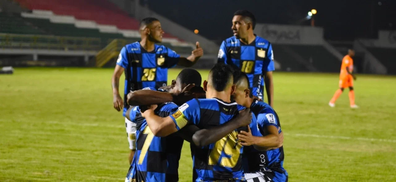 Chicó celebrando la victoria sobre Envigado / Foto AFP