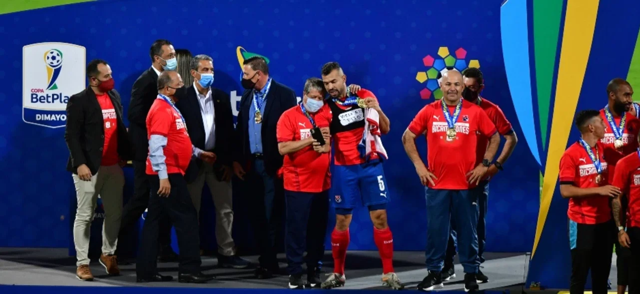 Medellín celebrando el título de la Copa BetPlay 2020 / Foto VizzorImage