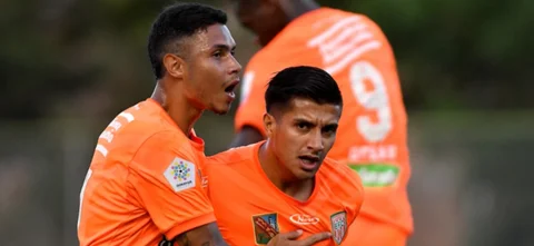 Yeison Guzmán anotó doblete y dio asistencia en el triunfo de Envigado. / Foto: VizzorImage - Luis Benavides