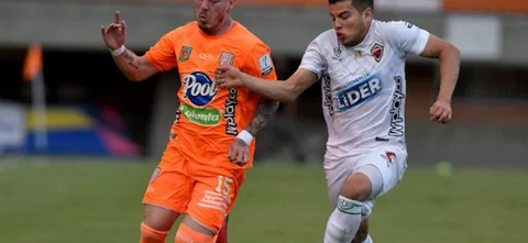Envigado recibió a Patriotas en la fecha 16 de la Liga BetPlay Dimayor / Foto: VizzorImage / Luis Benavides