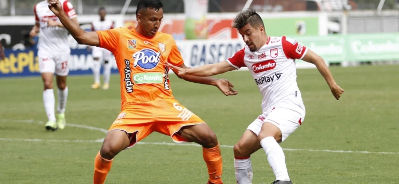 Envigado derrotó 2-1 a Santa Fe. / Foto: VizzorImage - Luis Benavides
