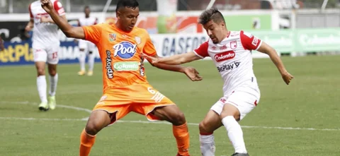 Envigado derrotó 2-1 a Santa Fe. / Foto: VizzorImage - Luis Benavides