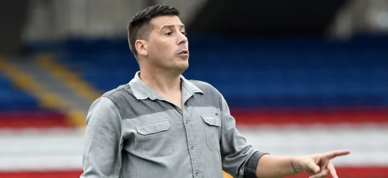 Juan Cruz Real, técnico de América / Foto: VizzorImage / Gabriel Aponte