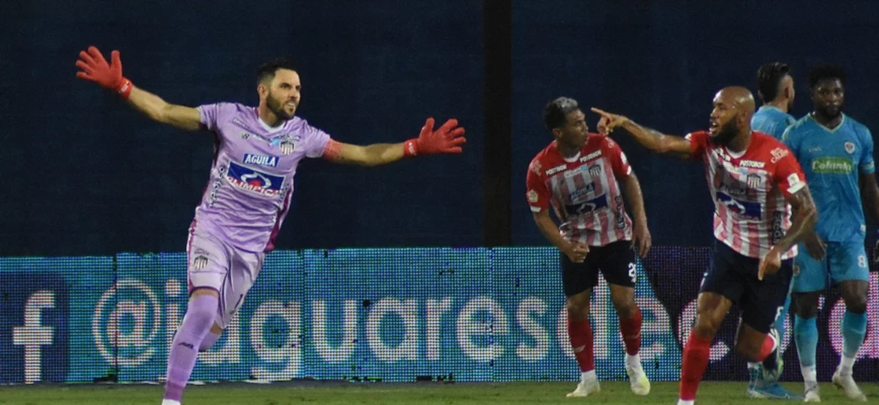 Sebastián Viera marcó en el juego entre Jaguares y Junior. / Foto: VizzorImage - Felipe López