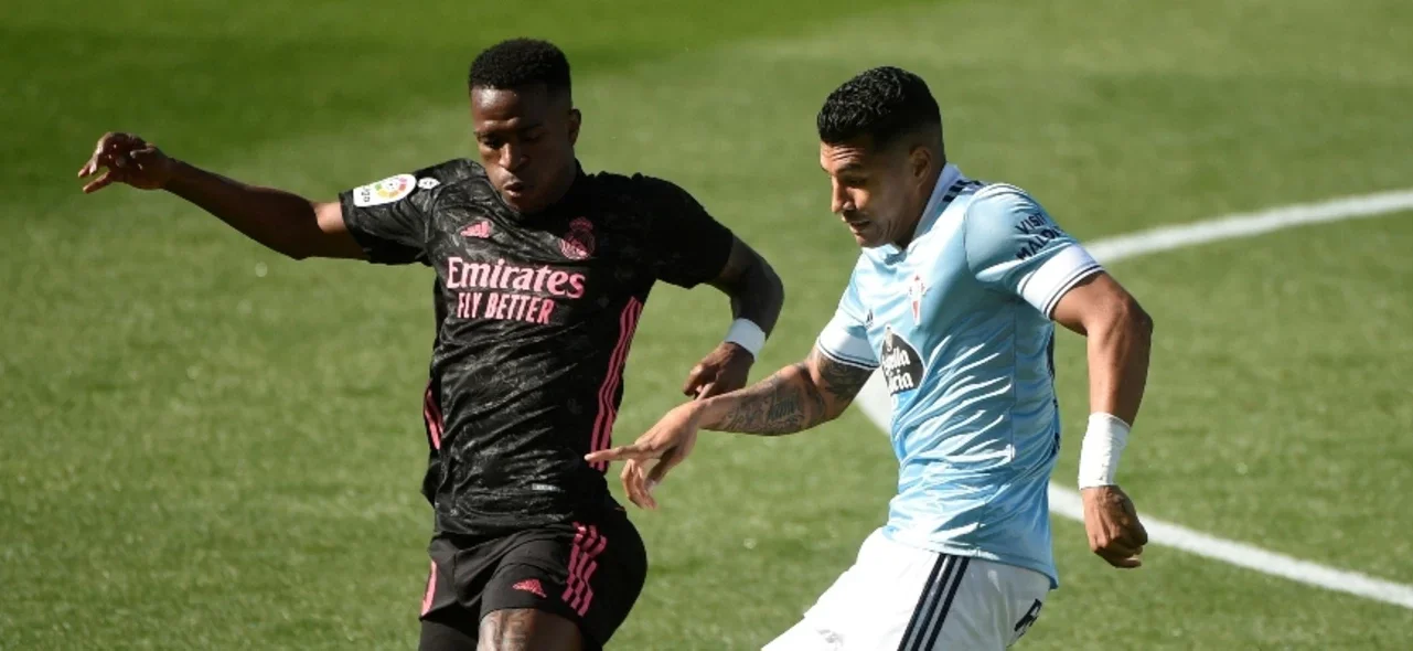 Jeison Murillo frente a Vinicius JR / Foto AFP