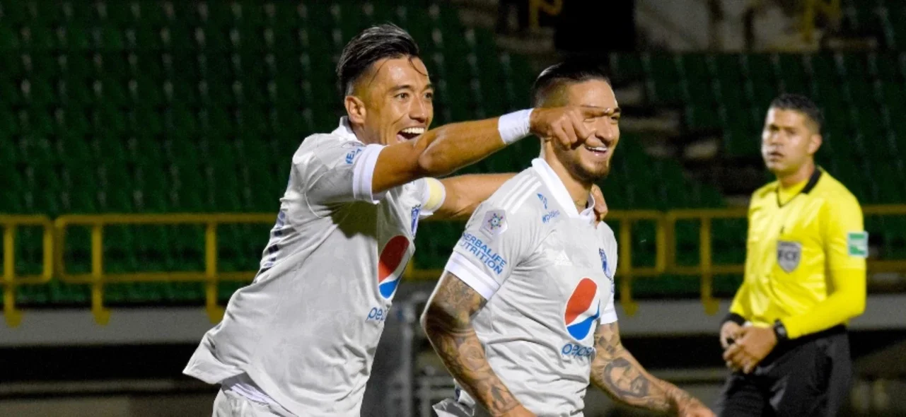Uribe y Arango celebrando el primero gol ante Patriotas / Foto VizzorImage