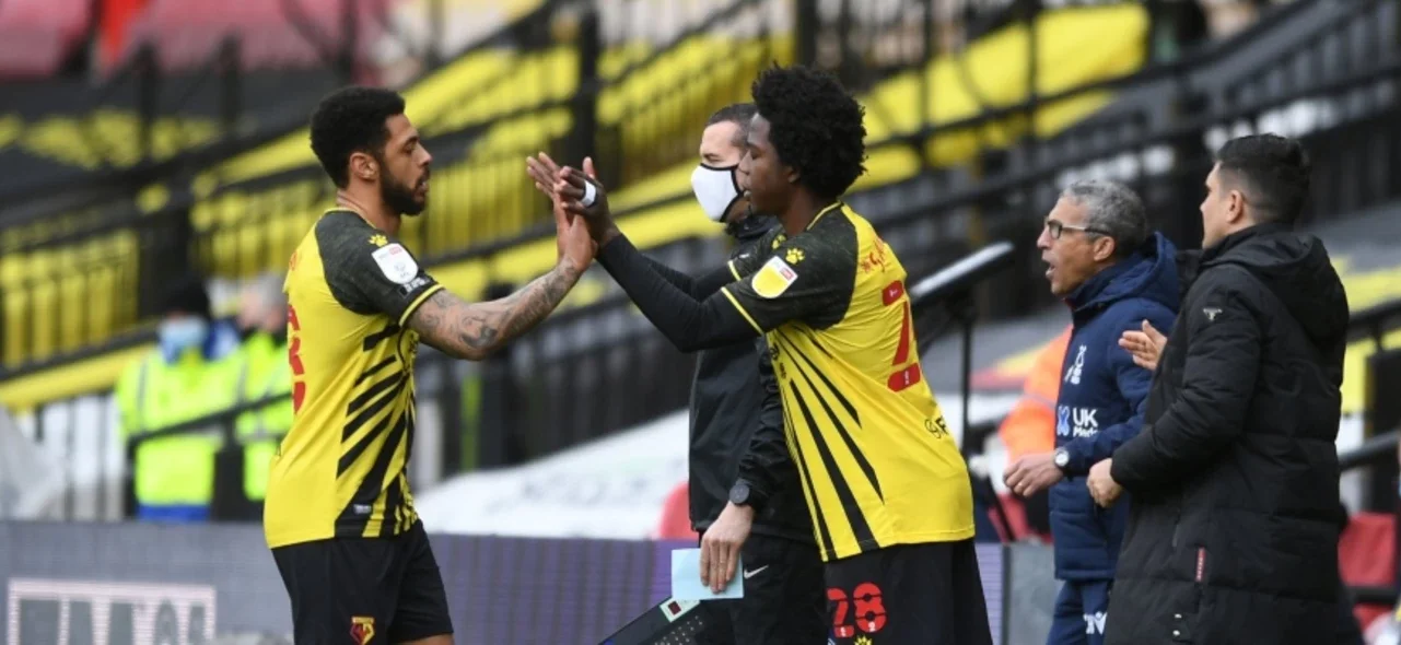 Carlos Sánchez ingresó al minuto 66 del partido Watford vs. Nottingham Forest. / Foto: AFP