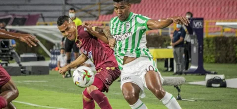 Tolima recibió a Nacional en la jornada 16 de la Liga BetPlay Dimayor / VizzorImage / Juan Torres
