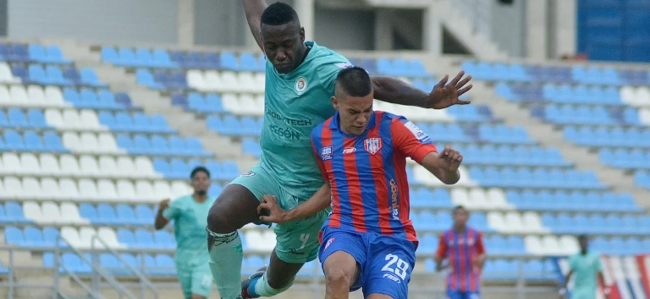 Unión Magdalena tuvo la oportunidad de ampliar el marcador frente a Cortuluá. / Foto: VizzorImage - Gustavo Pacheco