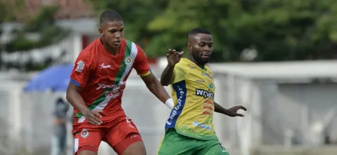 Yuber Asprilla, delantero de Huila. / Foto: VizzorImage / Gabriel Aponte