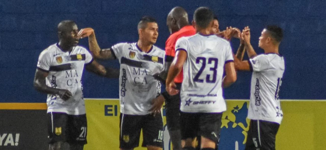 Marrugo selló la victoria de Águilas Doradas | Foto: VizzorImage / Andrés Felipe López