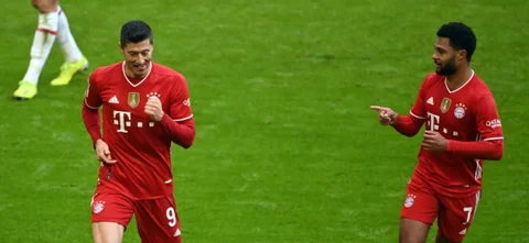 Bayern celebra el triunfo sobre Stuttgart con Lewandowski como figura / Foto AFP