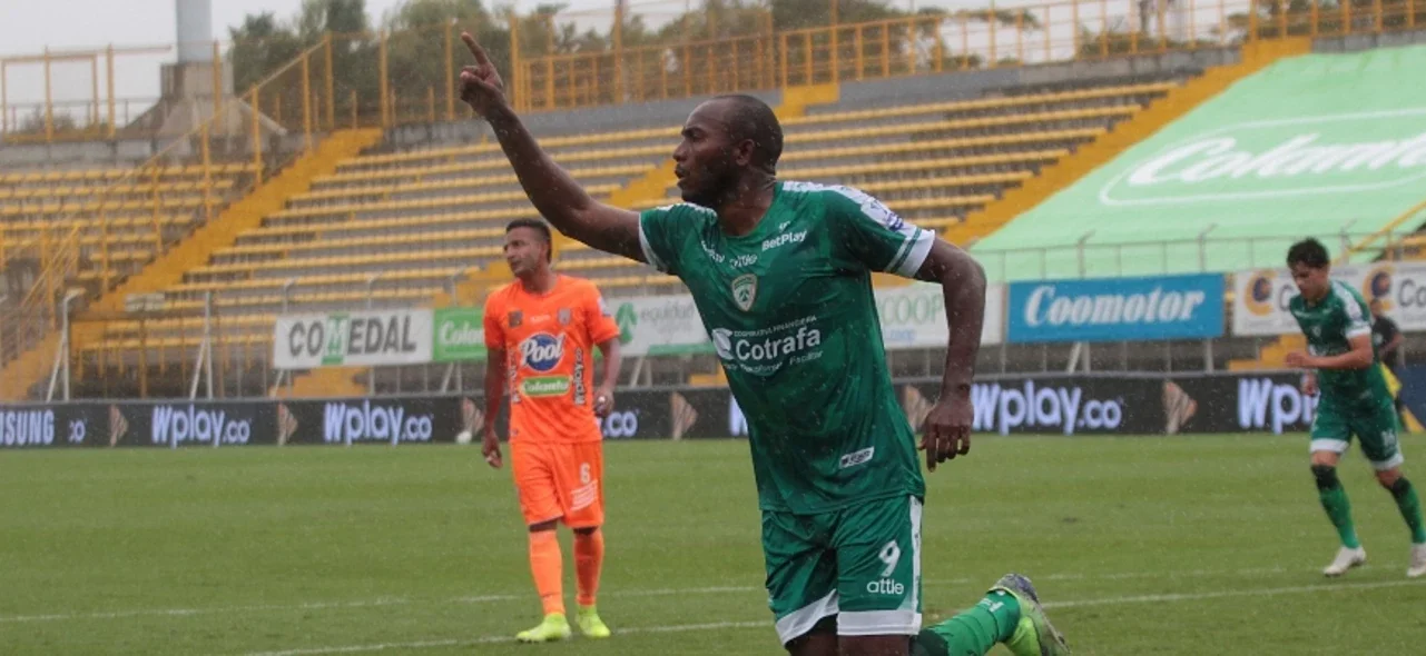 Diego Herazo celebra su doblete ante Envigado / Foto VizzorImage