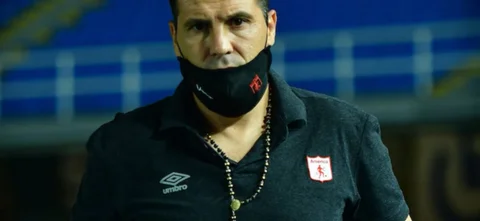 Juan Cruz Real, técnico de América | VizzorImage / Nelson Ríos