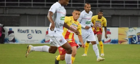 Pereira y Once Caldas se enfrentaron en la fecha 10 de la Liga BetPlay Dimayor | VizzorImage / Pablo Bohorquez