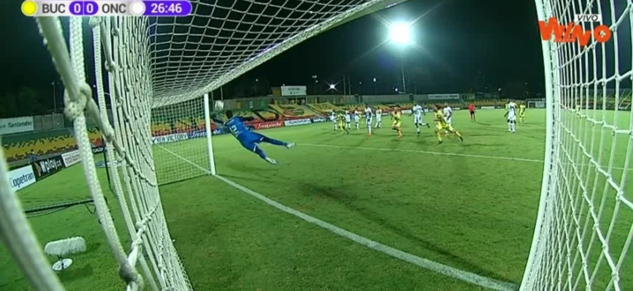 Impresionante volada de Gerardo Ortiz