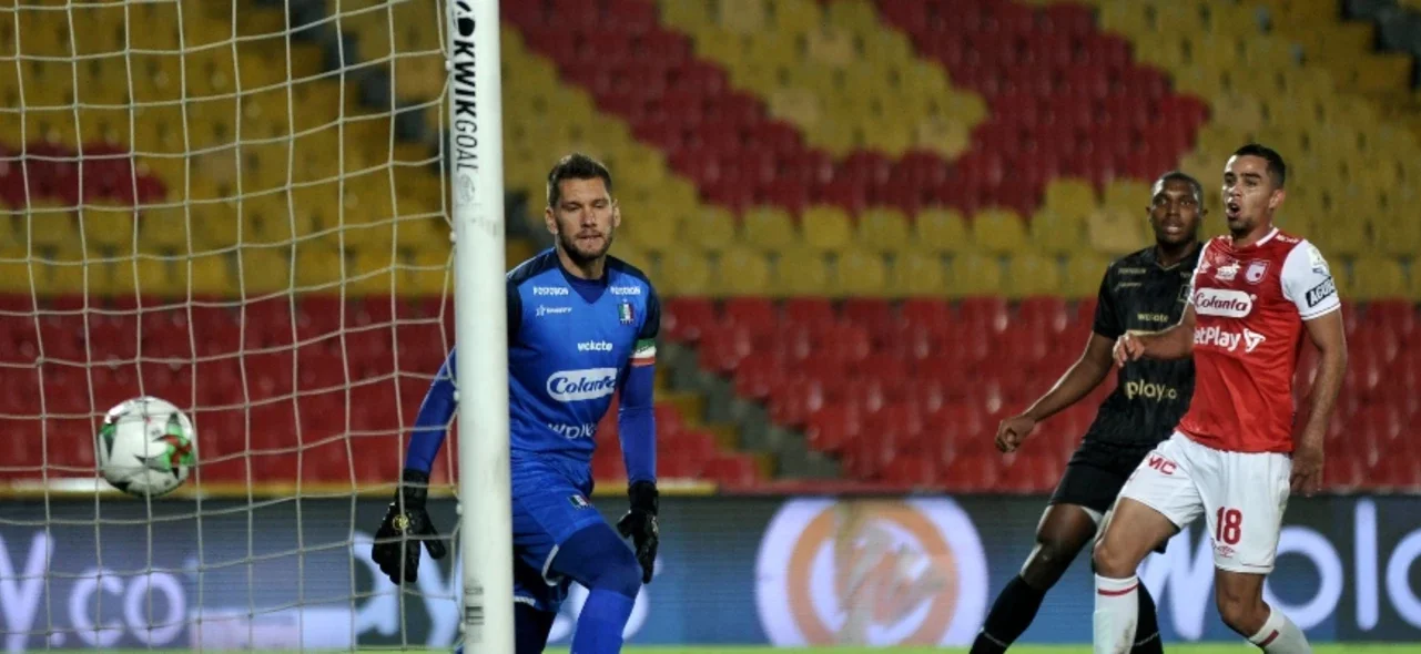 Momento del primer gol de Santa Fe / Foto VizzorImage
