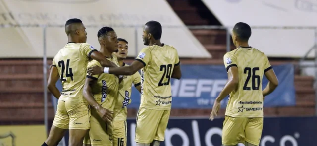 Águilas Doradas anunci{o que 18 personas dieron positivo para COVID-19. / Foto: VizzorImage - Donaldo Zuluaga