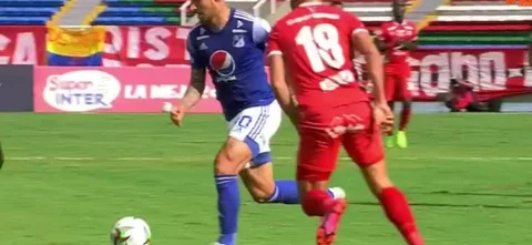 Cristian Arango intentó, pero Joel Graterol impidió el gol.
