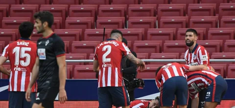 Atlético de Madrid celebrando el triunfo sobre Eibar / Foto AFP