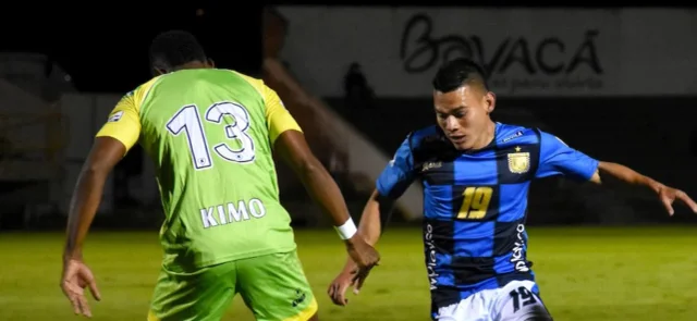 Jaguares aún tiene opción de clasificar/ Vizzorimage