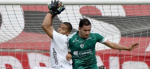 Joel Graterol, arquero de América. / Foto: VizzorImage - Gabriel Aponte