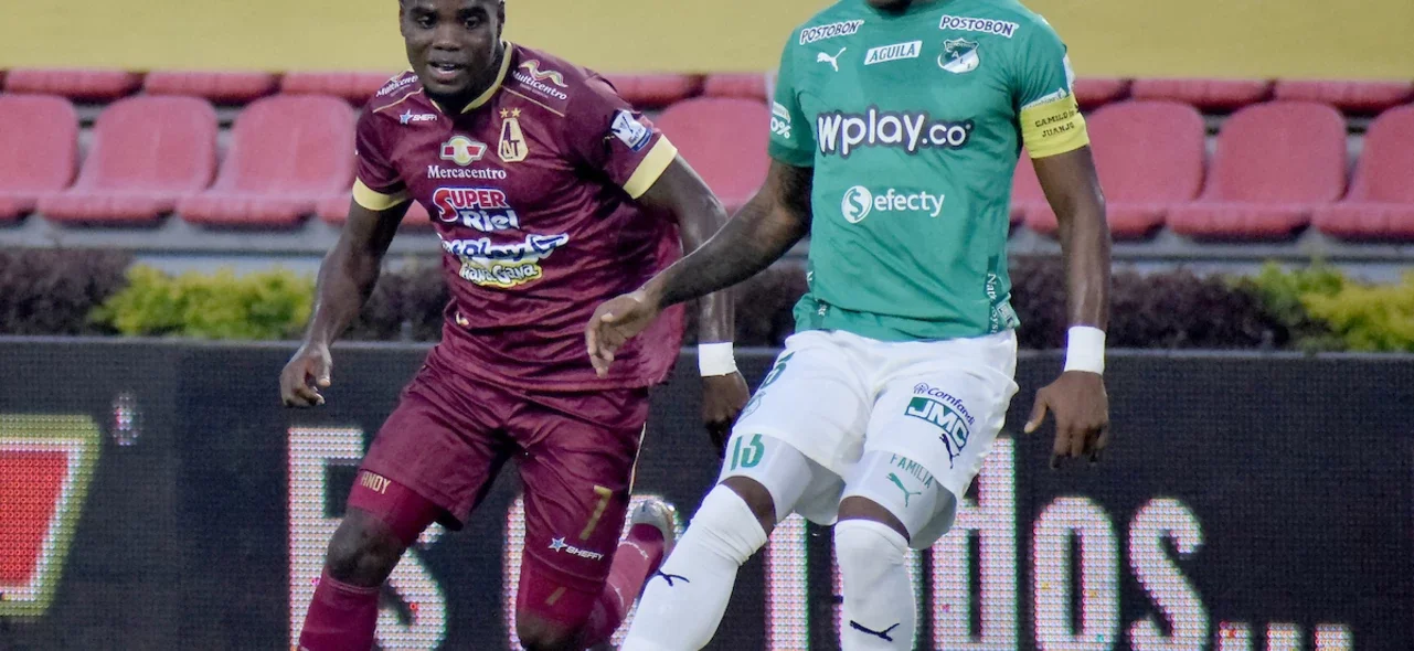 Juan Camilo Angulo, defensor de Deportivo Cali. / Foto: VizzorImage - Joan Stiven Orjuela