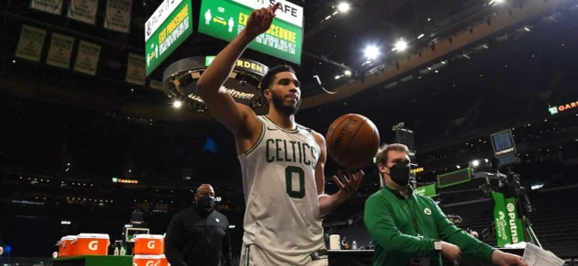 Jayson Tatum batió su marca anotadora / AFP
