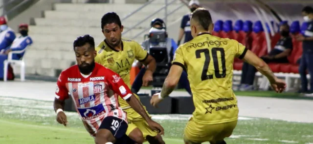 Junior tiene 27 puntos/ VizzorImage - Jairo Cassiani