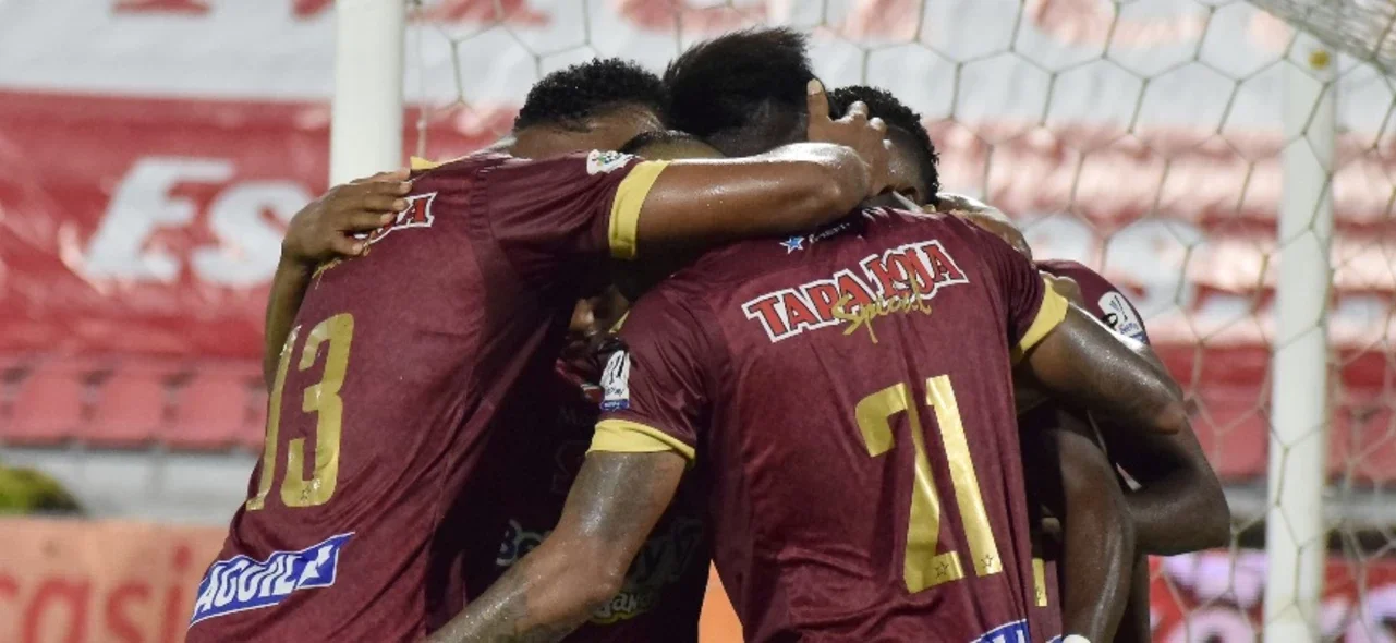 Tolima celebra la victoria sobre Deportivo Cali / Foto VizzorImage