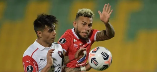 América perdió 0-2 su primer juego/ AFP