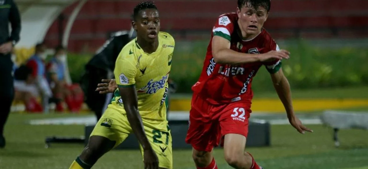 Bucaramanga recibió a Patriotas en la fecha 17 de la Liga BetPlay Dimayor / VizzorImage / Jaime Moreno