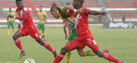 Cortuluá y Huila se enfrentaron por la segunda fecha de cuadrangulares | VizzorImage / Samir Rojas