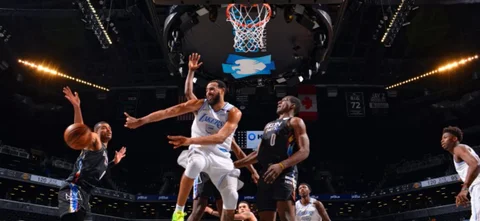 Lakers ganó sin LeBron y Davis / AFP