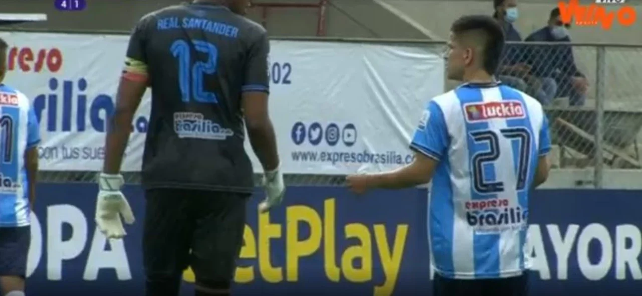 Atajada del portero de Real Santander