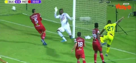 Doble atajada de Mosquera