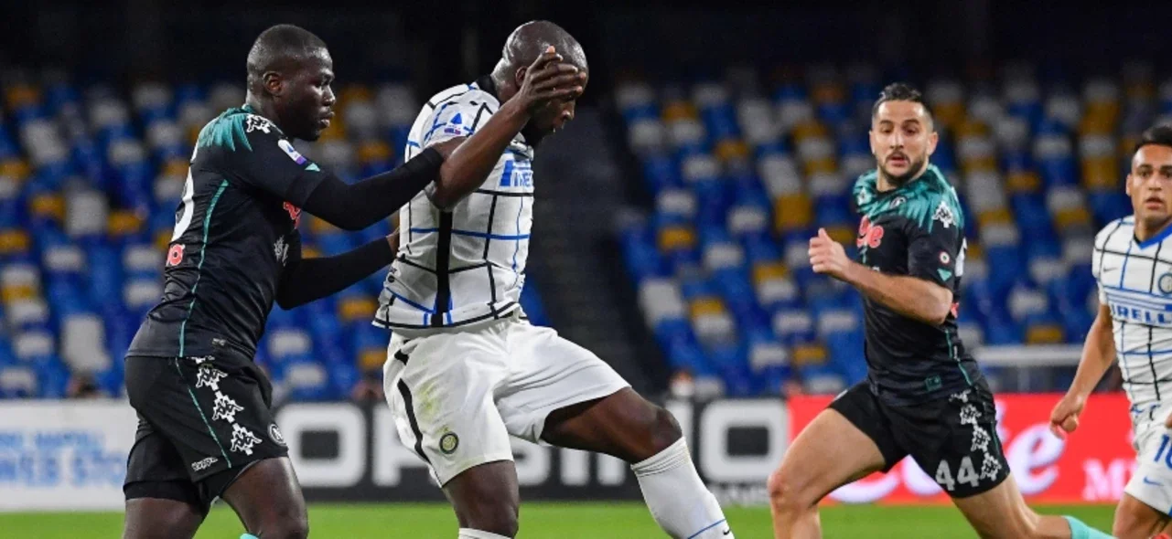 Nápoli e Inter empataron a un gol / AFP