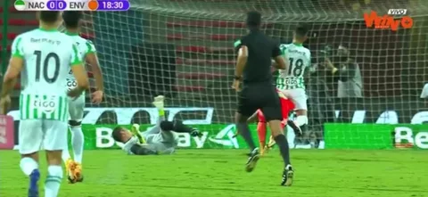 Por poco marca José Hernández