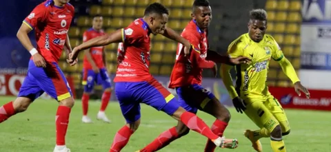 Pasto recibió a Bucaramanga en el partido válido por la fecha 16 de la Liga BetPlay Dimayor / Foto: VizzorImage - Leonardo Castro